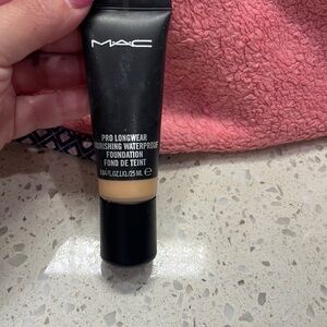 Mac foundation in shade NC35